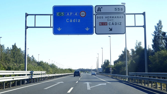 Afecciones al tráfico en la AP-4 para adecuar la calzada de la autopista 