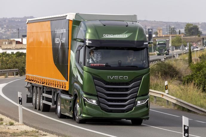Iveco lanza su nueva gama multienergía MY24 en Valencia