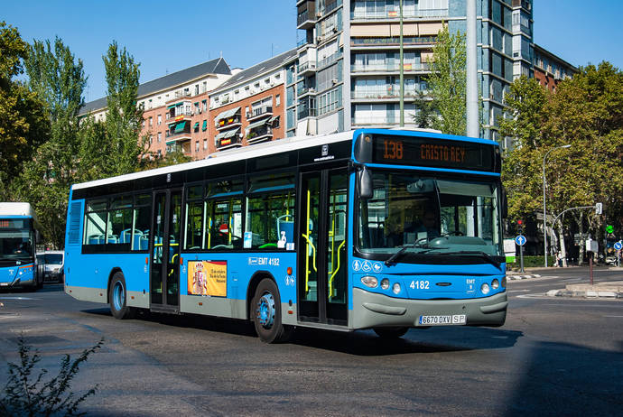 EMT de Madrid decide mejorar el servicio de doce de sus líneas