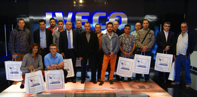 Una delegaci&#243;n de Disfrimur visita las instalaciones de Iveco 