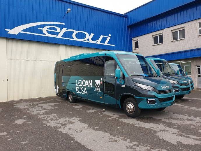 Los tres nuevos microbuses que recorrerán las calles de Leioa.