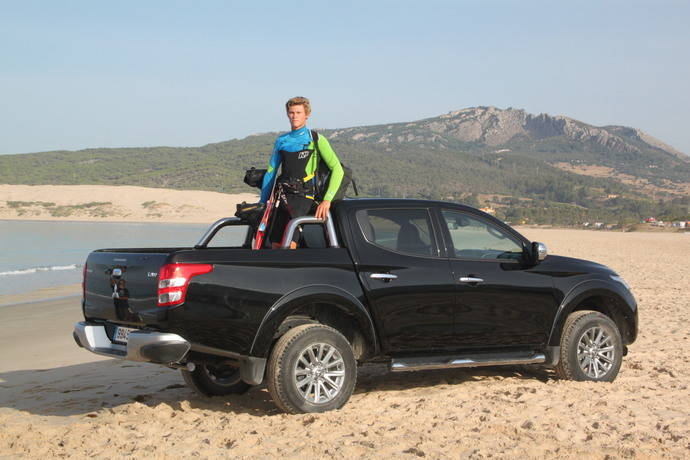 Whaley, imagen del Mitsubishi L200, ganador en Kitesurf