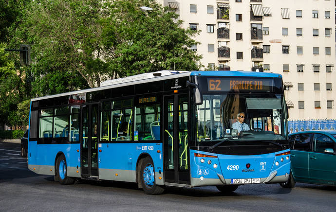 Nuevo reglamento para viajar en EMT permitirá subir al bus con perros