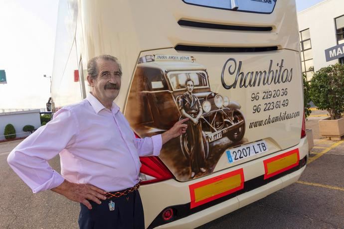 Autocares Chambitos, un Neoplan Tourliner como homenaje