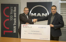 MAN Truck & Bus Iberia dona a Cruz Roja 3.500 euros