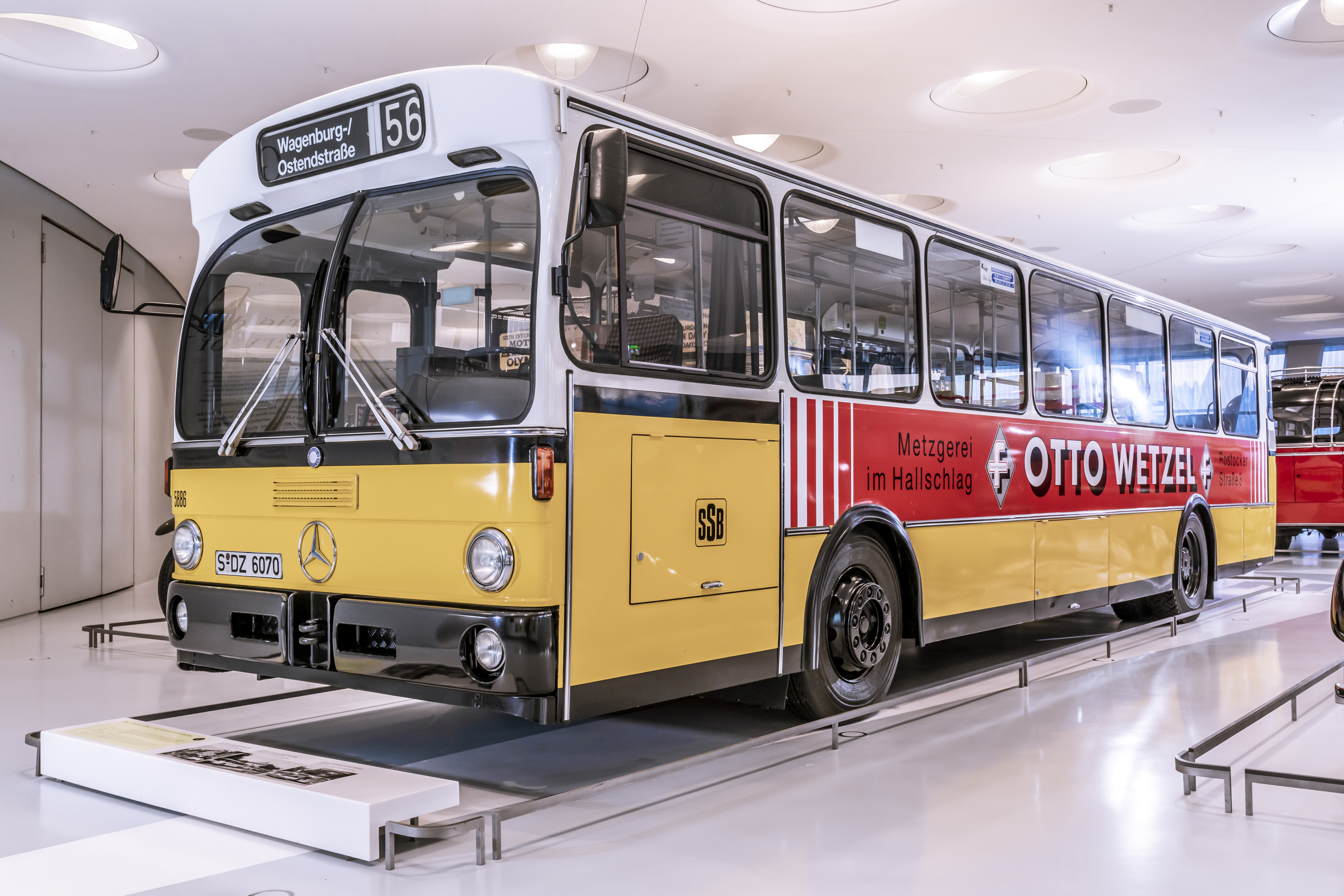 Автобус первую часть. Необычные автобусы. Первый автобус в мире. Самый первый автобус в мире.