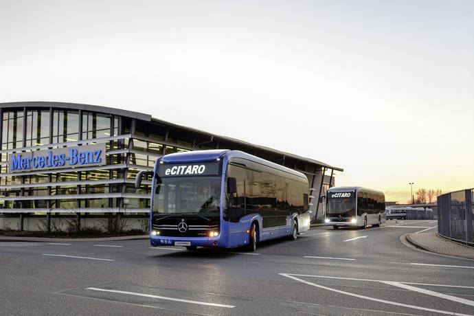 Dos autobuses Mercedes-Benz eCitaro.