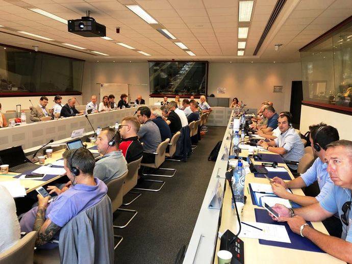 Momento de la reunión de la Mesa de Diálogo Social Sectorial de la estiba.