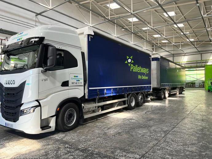 CordoExpress adquiere un megacamión para servicios Palletways