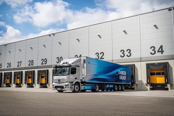 Mercedes-Benz Trucks electrifica la entrega en Wörth
