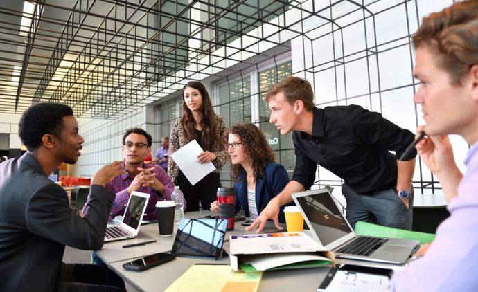 Miembros de equipo FedEx.