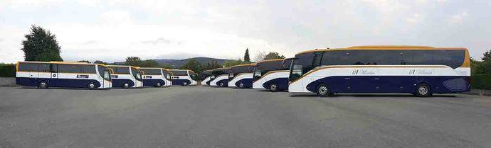 Los Setra S516HD y los S519HD son los primeros vehículos de Monbus que equipan el entretenimiento a bordo de Vibasa.