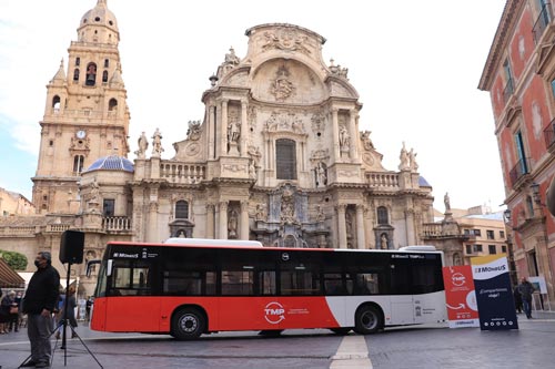 Los conductores de autobús de Murcia protestan por el mal estado del servicio