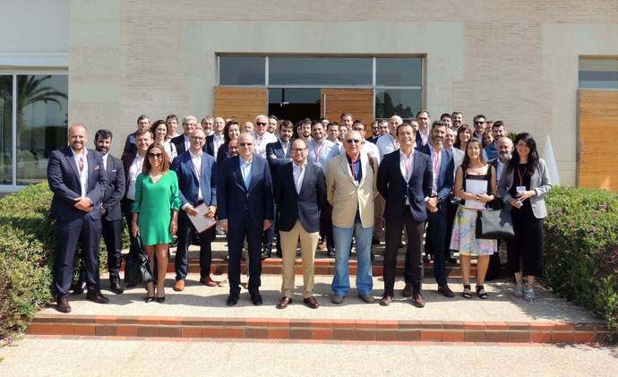 Foto de familia tras la presentación del Plan Estratégico del Clúster del Envase y Embalaje.