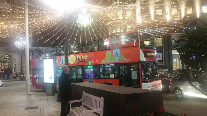 El NadalBus de Vitrasa recorre las luces de Navidad de la urbe de Vigo