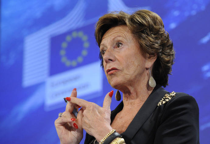 Uber contrata a la holandesa Neelie Kroes, excomisaria europea