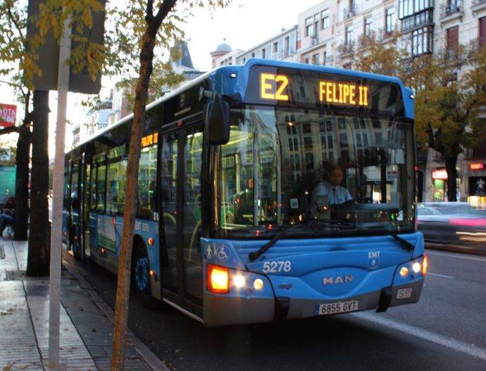 Un autobús de la línea E2, una de las ya existentes en la modalidad de exprés.