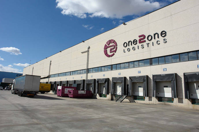 Una plataforma logística de One 2 One Logistics.