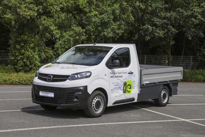 Opel ya ofrece nuevas versiones camión plataforma del Vivaro-e