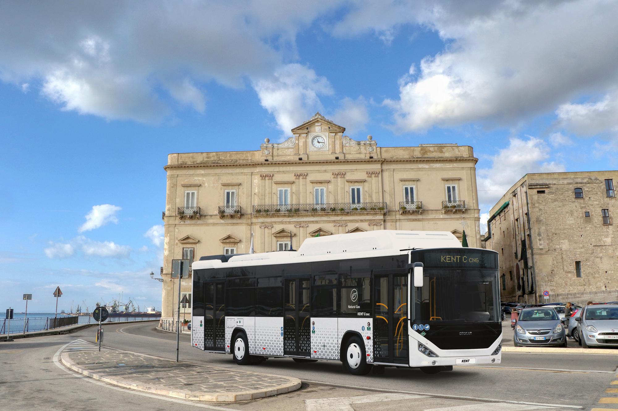 Gli autobus Otokar trasportano passeggeri lungo la costa italiana