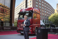 Estreno mundial del nuevo Mercedes-Benz Trucks: un Actros con Active Drive Assist