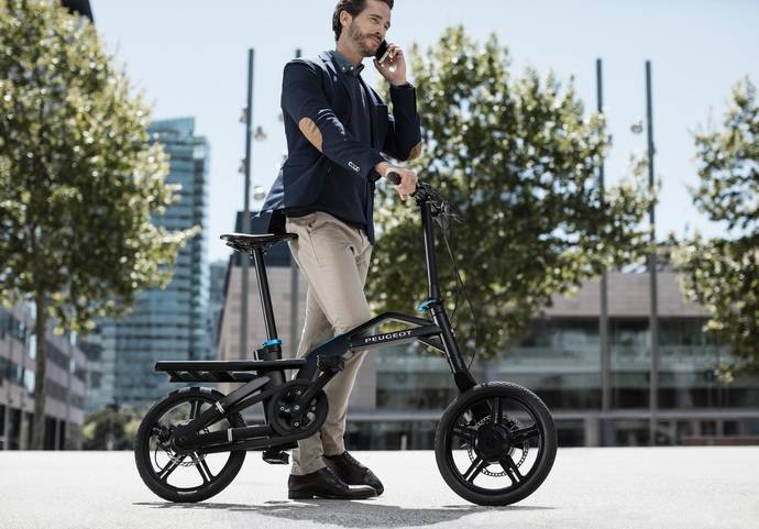 La movilidad urbana entra en nuevo ciclo con la Peugeot eF01