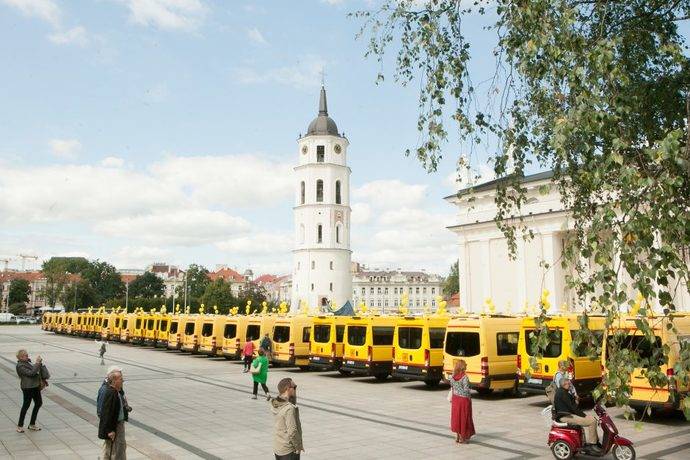 Iveco entrega 51 minibuses Daily a Lituania para transporte escolar