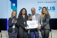 EMT Madrid recibe el 'Premio Polis 2022' por su compromiso sostenible