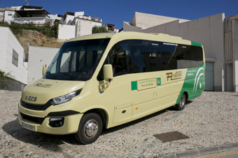Alora adquiere un microbus Iveco a Autocares Rivero