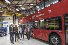 Visita de Theresa May a la planta de ADL.