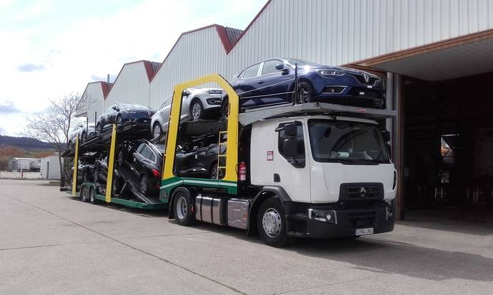 Casi 300.000 camiones en un año para transportar vehículos