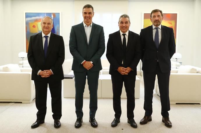El presidente de Anfac se reúne con Pedro Sánchez para impulsar la transformación de la movilidad en España