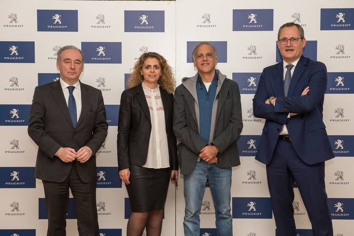 Peugeot y Cruz Roja, por la infancia, con Revisiones Solidarias