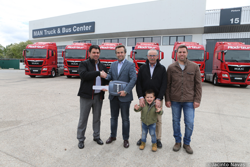 Rodrizur se refuerza con seis tractoras MAN TGX