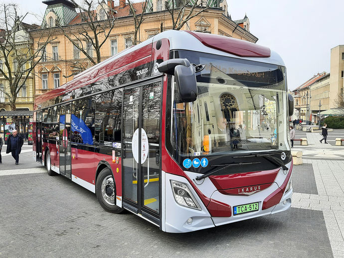 Los autobuses Ikarus 120e aterrizan en la capital húngara de Kaposvár