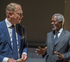 Henrik Henriksson, presidente y CEO de Scania y Kofi Annan, ex secretario general de Naciones Unidas.