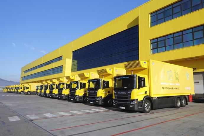 Alimerka presenta su nueva flota de camiones eléctricos e híbridos