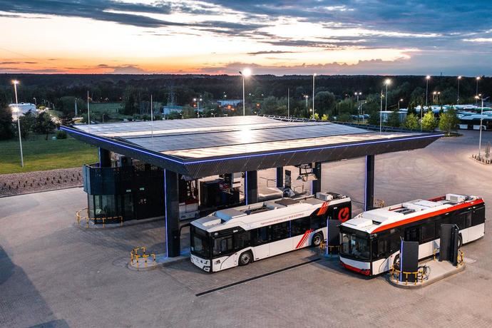 Solaris inaugura una nueva nave y un parque de carga para eléctricos