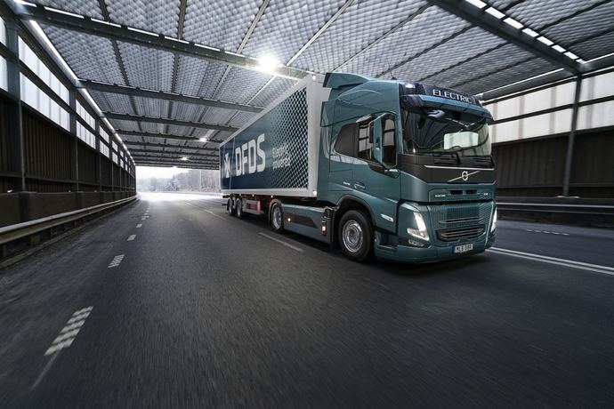 Volvo Trucks y DFDS cooperan en transportes eléctricos de la cadena de suministro