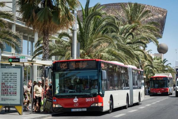 Barcelona ampliará su red de autobuses con 43 vehículos por la subida de la demanda