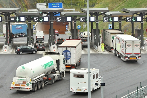 Fomento acatará la ilegalización de una flota mínima como requisito de acceso