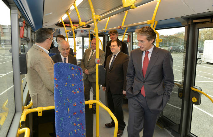 TUS incorpora dos nuevos autobuses más eficientes y accesibles