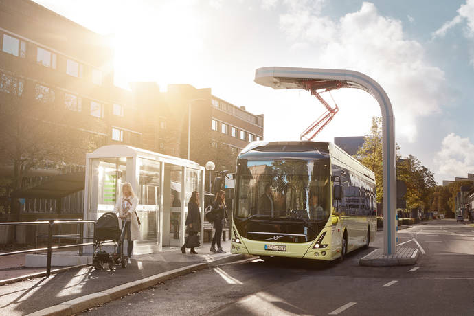 Recarga de un autobús eléctrico de Volvo.