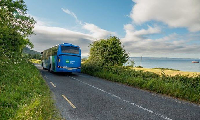 'Los buses rurales ayudan a la población y conecta las localidades'