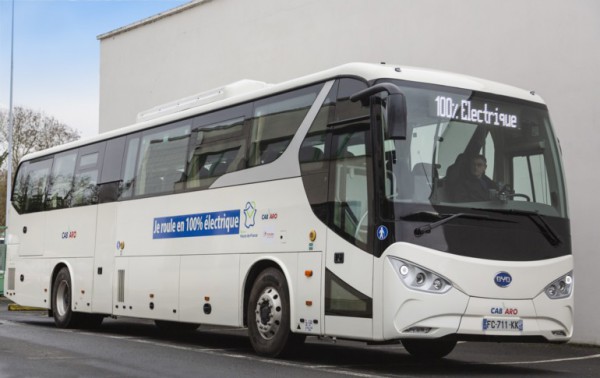 El autocar de BYD que estará a prueba por la carreteras francesas.