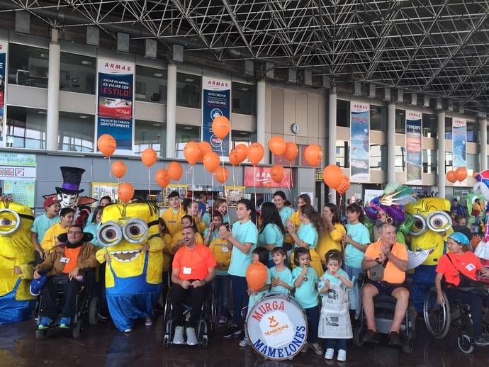 Un centenar de niños participan en la Fiesta de la Igualdad ‘Solo somos niñ@s’, que tuvo lugar en el Intercambiador de Santa Cruz