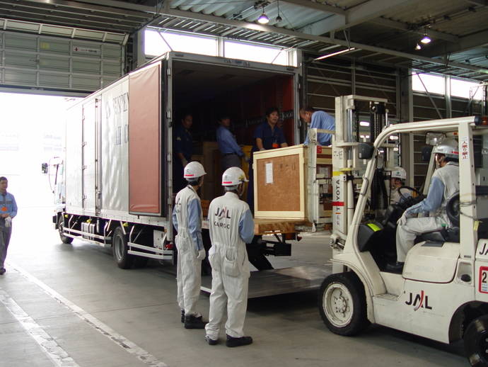 Transporte de una obra de arte del Museo Nacional de Tokyo.