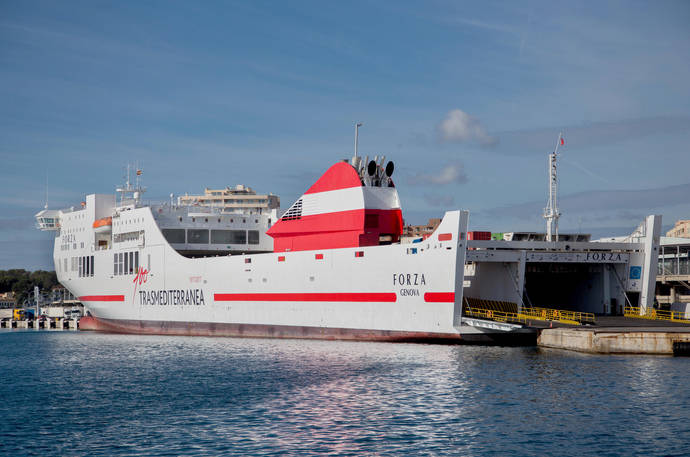 Trasmediterranea niega demoras en el Puerto de Palma