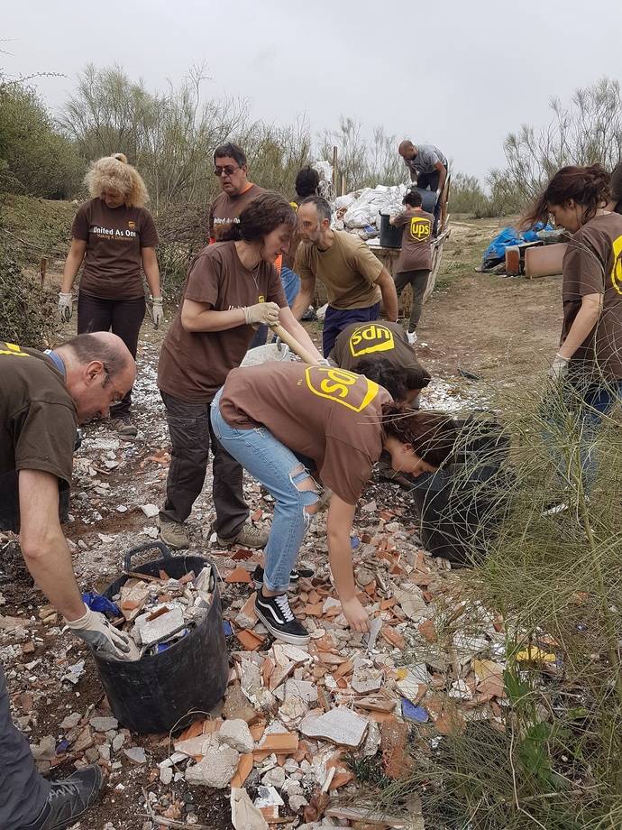 Empleados de UPS avanzan en objetivo de 20 millones de horas voluntariado