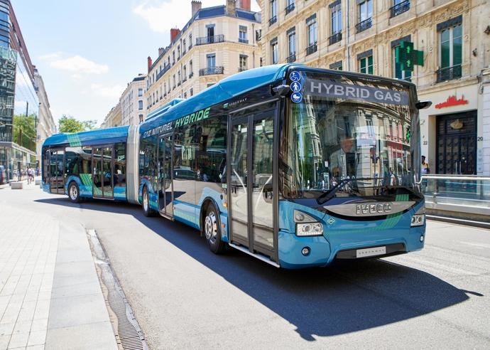 Iveco Bus presenta el Urbanway Hybrid GNC de 18 metros de longitud